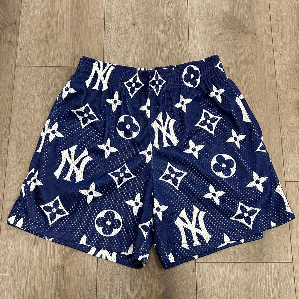 Bravest Studios NY Yankees Logo Navy Mesh Shorts size Small S B22
